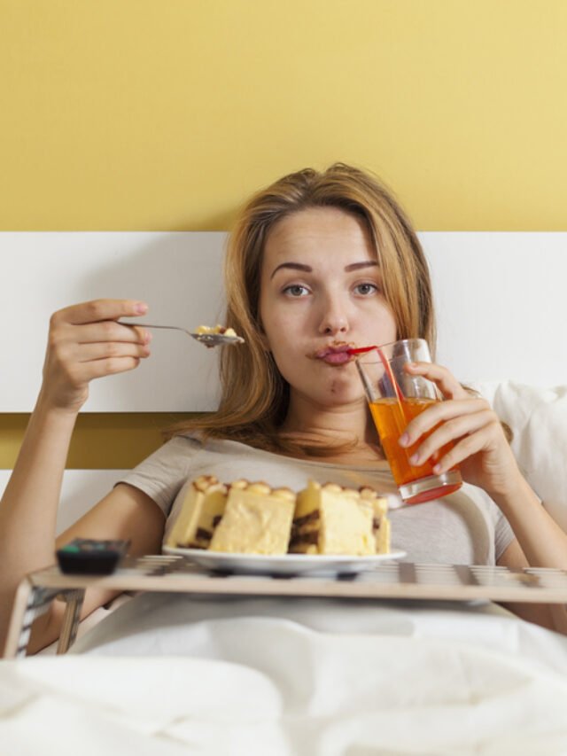 Teen,Girl,Drinking,Soda,,Eating,Cake,In,Bed,And,Watching